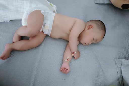 迪庆宝宝老打喷嚏怎么办